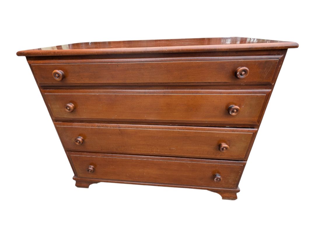 Traditional Four-Drawer Wood Dresser / Chest of Drawers