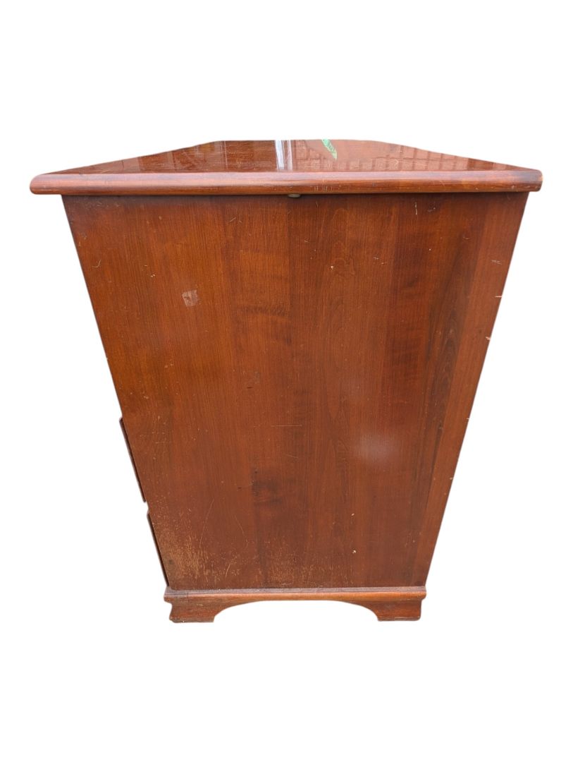 Traditional Four-Drawer Wood Dresser / Chest of Drawers