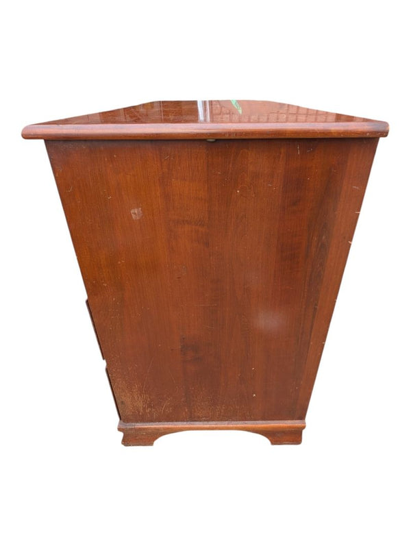 Traditional Four-Drawer Wood Dresser / Chest of Drawers