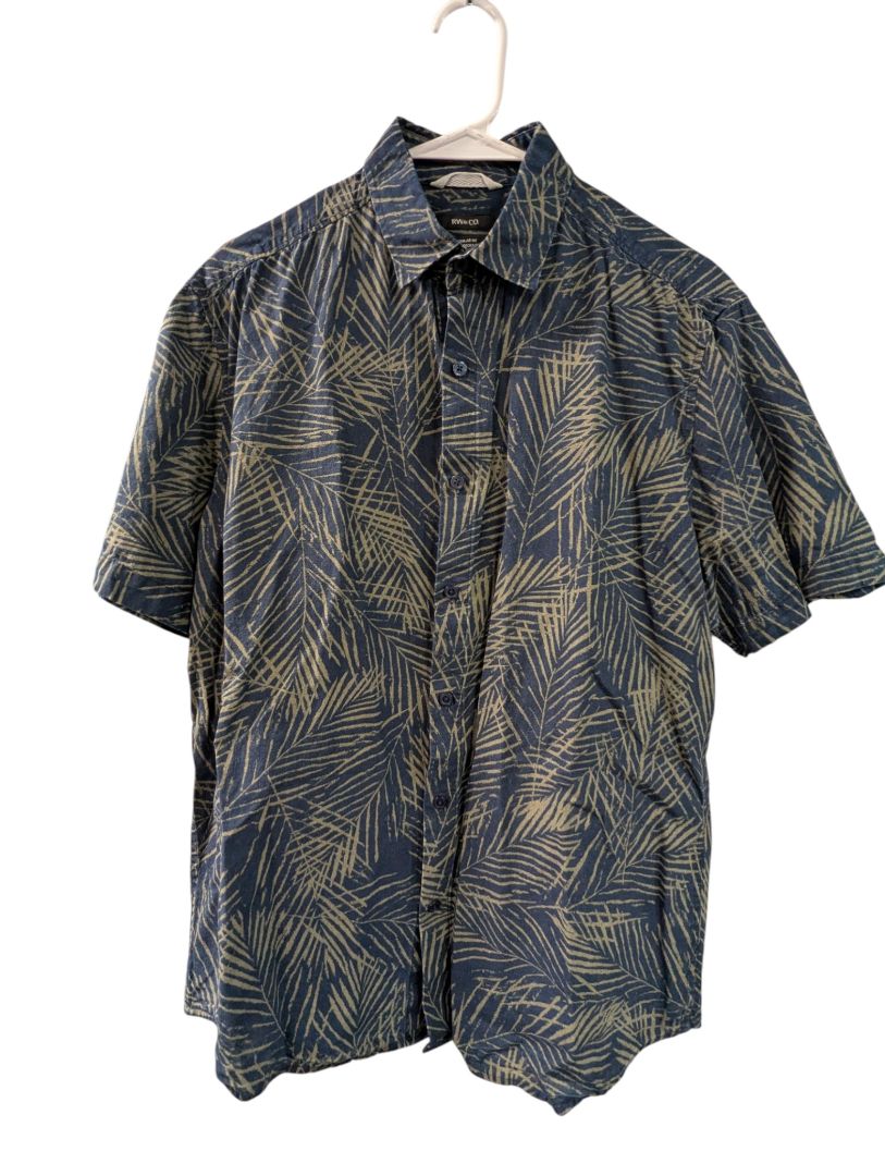 RW&CO. Regular Fit Leaf Print Short Sleeve Shirt – M