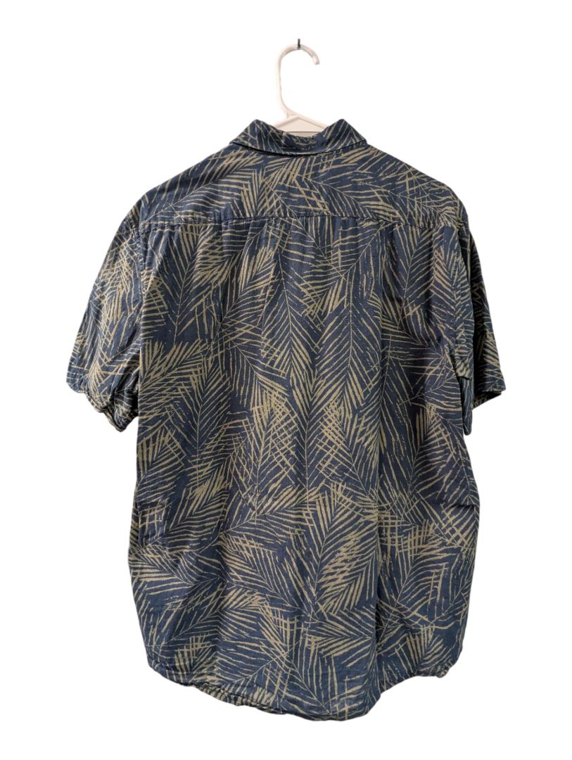 RW&CO. Regular Fit Leaf Print Short Sleeve Shirt – M