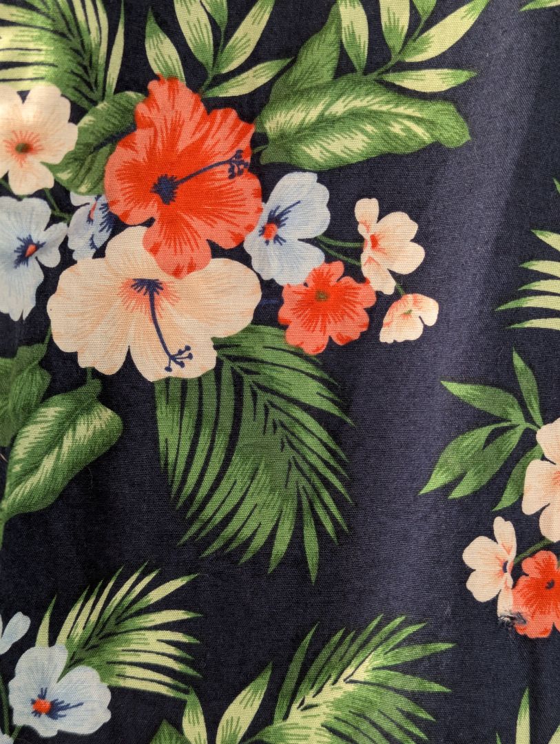 Old Navy Men’s Tropical Floral Shirt – Medium