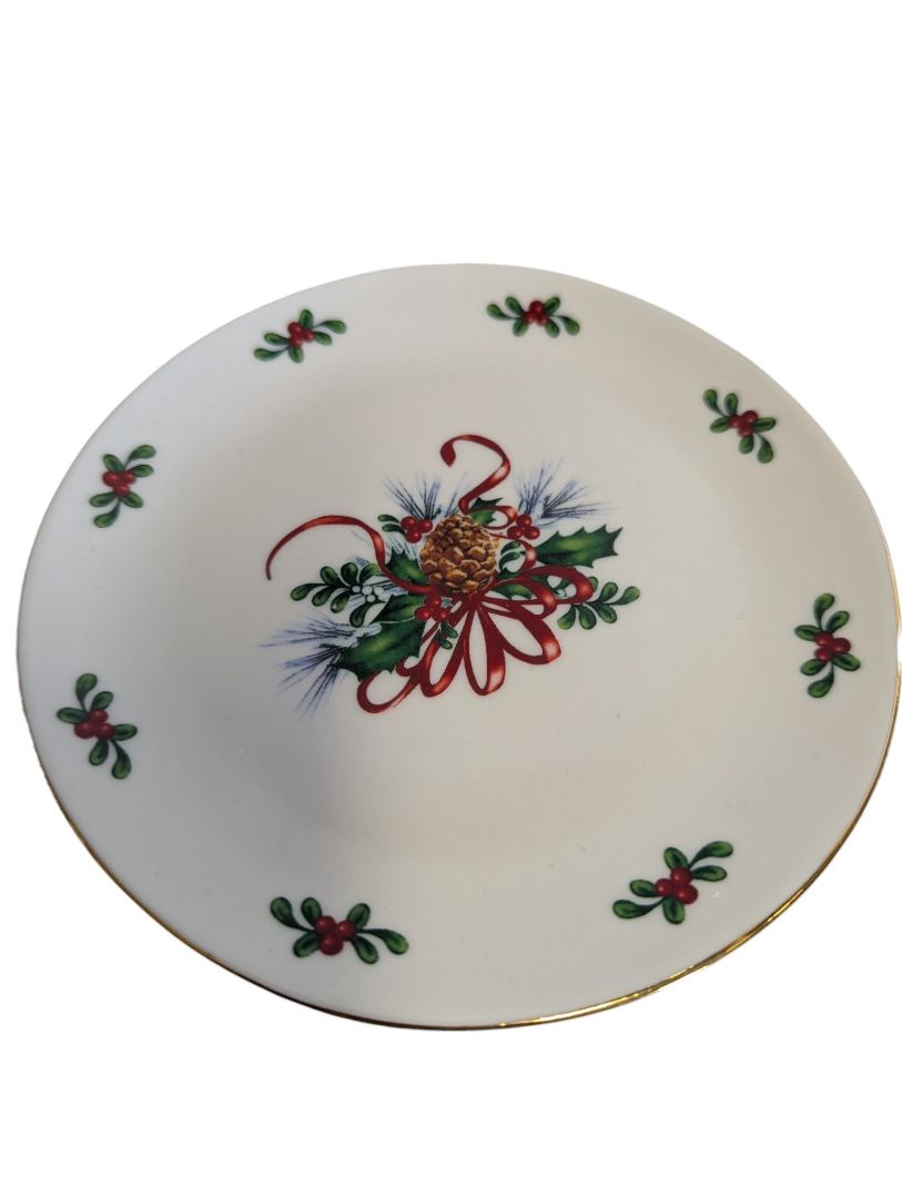 Avon Fine Collectibles Miniature Holiday Tea Set