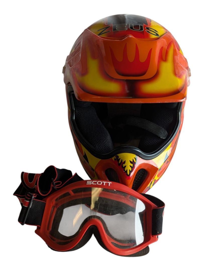 ZEUS Motorcycle Helmet with Scott Goggles & HJC Bag